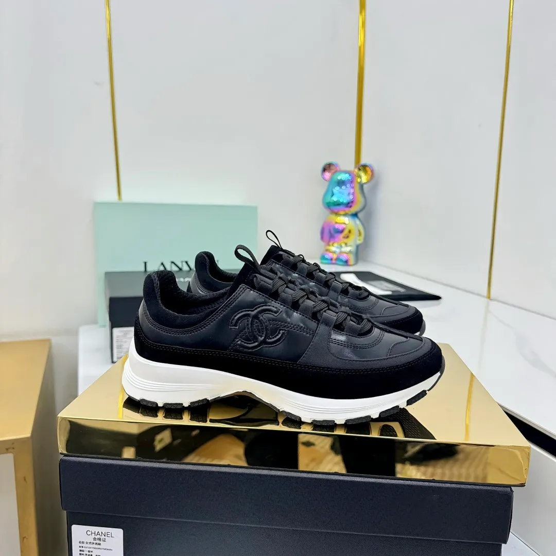 👟👟Ex-factory price 600👟👟High quality! ! ! CHANEL Chanel 25A latest thick-soled casual sports shoes. The counter is synchronized. The counter is very popular. It is a shoe that is very difficult to buy. The most popular thick-soled casual shoes on the Internet. As you can imagine, the most popular thick-soled casual shoes can not be missed. It has both good looks and comfort. Simple and versatile. The thick sole increases the height and is super versatile. Whoever wears it will look better. Upper: cowhide stitching. Lining: breathable mesh. Outsole: TPU original outsole. Size: 35-41 👉